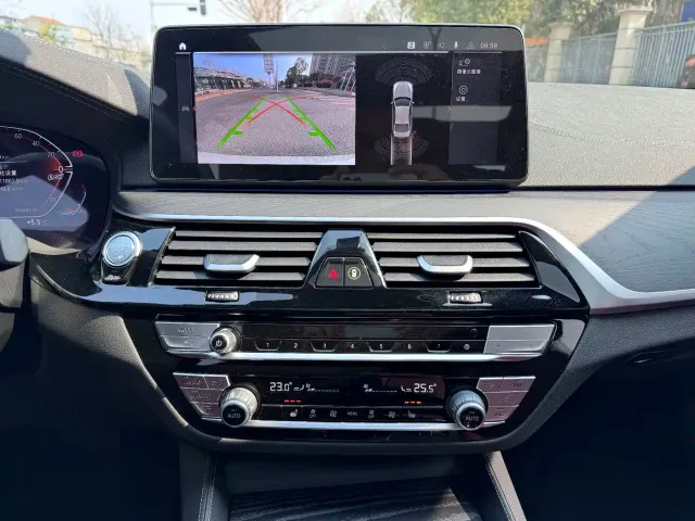 BMW 5 Series — Фото автомобиля 11