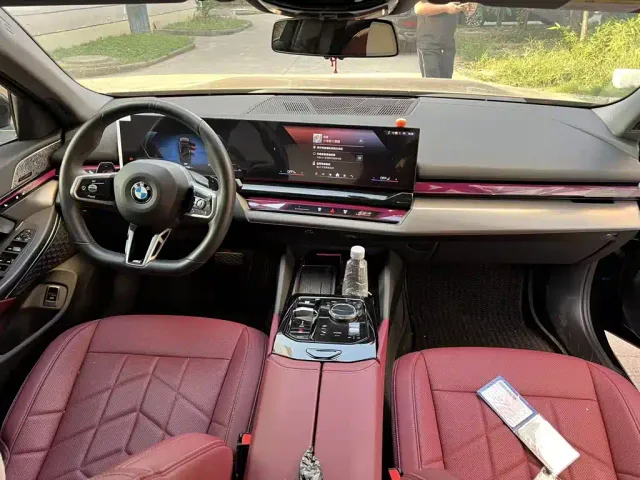 BMW 5 Series — Фото автомобиля 5