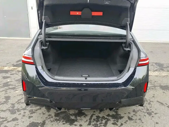 BMW i5 — Фото автомобиля 13