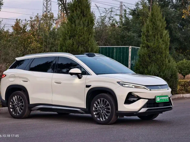 BYD Song Ultra — Фото автомобиля 3
