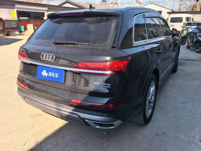 Audi Q7 — Фото автомобиля 3