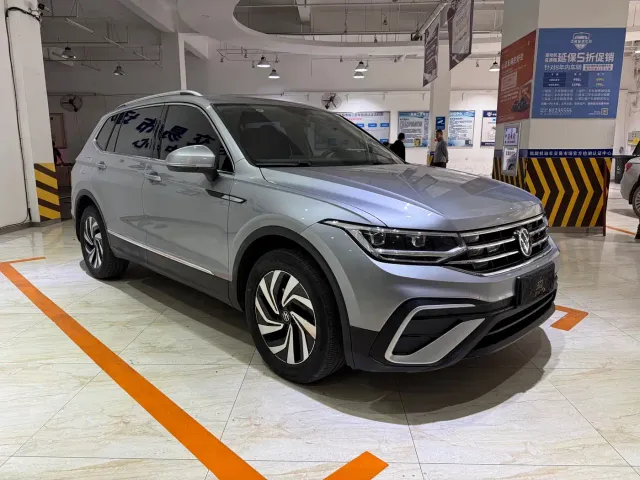 Volkswagen Tiguan L — Фото автомобиля 3