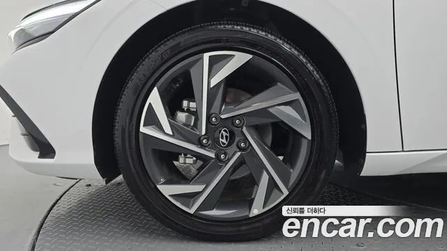 Hyundai Avante CN7 — Фото автомобиля 5