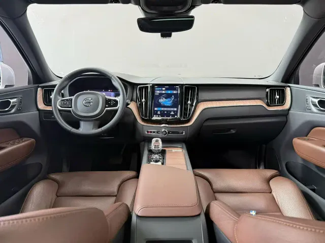 Volvo XC60 — Фото автомобиля 5