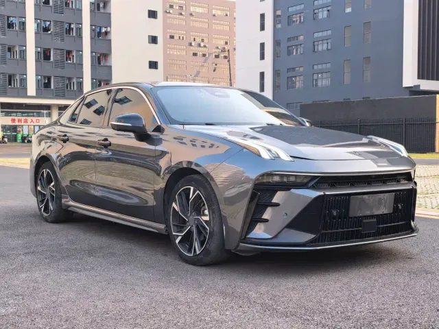Lynk & Co 03 — Фото автомобиля 3