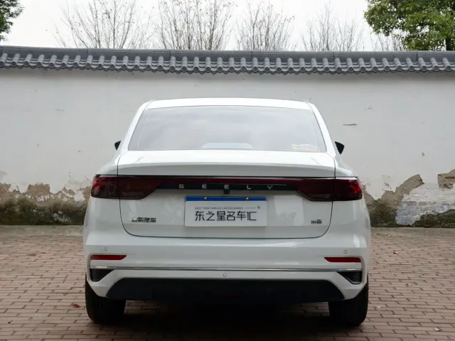 Geely Emgrand — Фото автомобиля 7