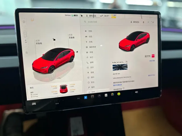 Tesla Model 3 — Фото автомобиля 5