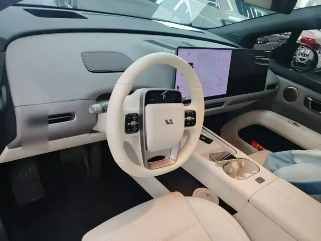 Li Auto i6 — Фото автомобиля 9