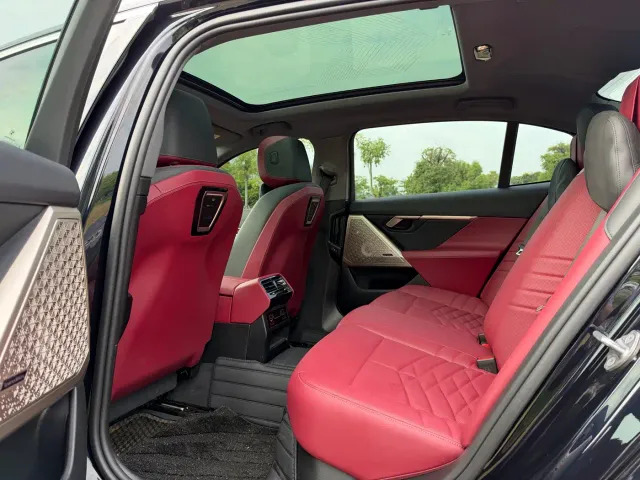 BMW 5 Series — Фото автомобиля 9