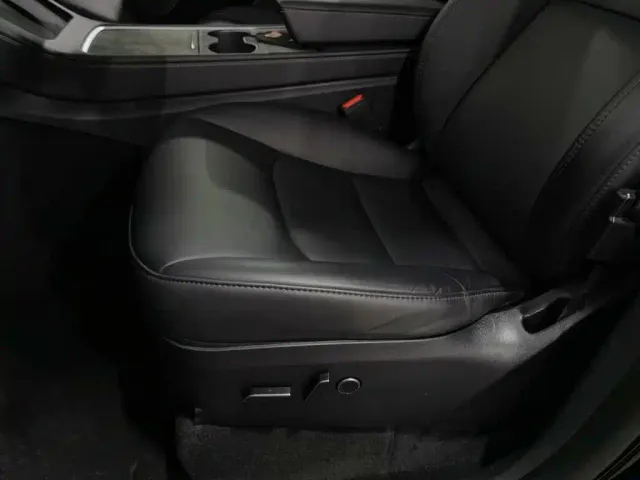 Tesla Model Y — Фото автомобиля 20