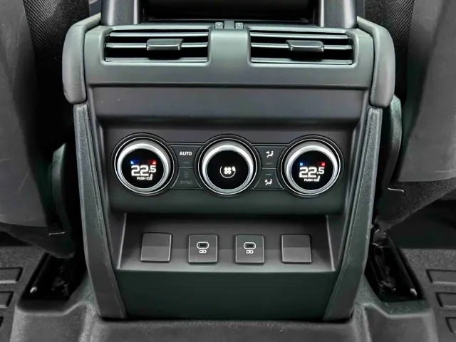 Land Rover Defender — Фото автомобиля 13
