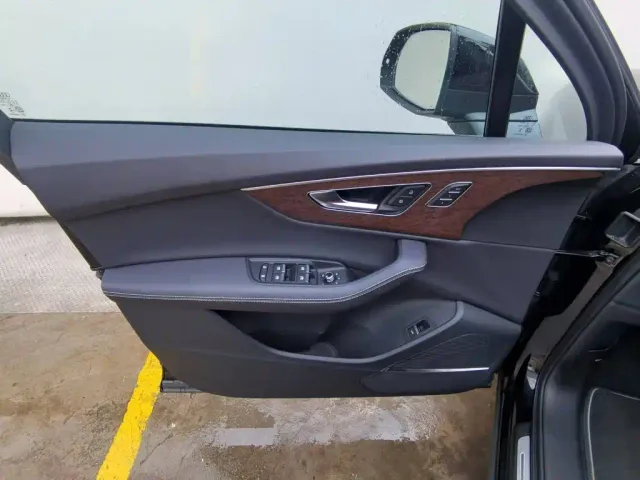 Audi Q7 — Фото автомобиля 12