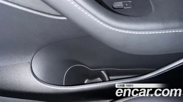 Tesla Model Y — Фото автомобиля 16