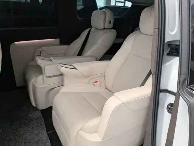 Li Auto MEGA — Фото автомобиля 16