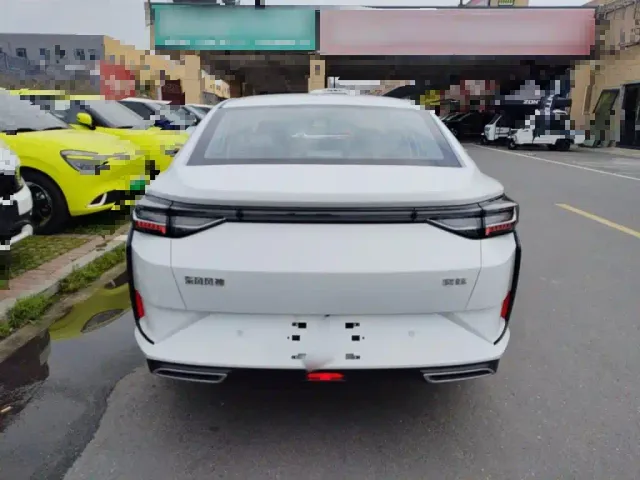 Dongfeng Yixuan — Фото автомобиля 5