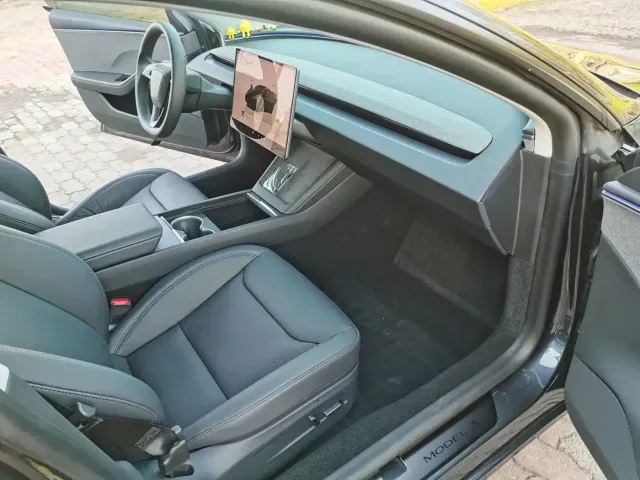 Tesla Model 3 — Фото автомобиля 9