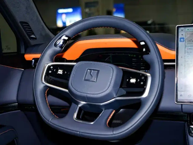 ZEEKR Zeekr 9X 2025 Model Gloss Black Edition — Фото автомобиля 16
