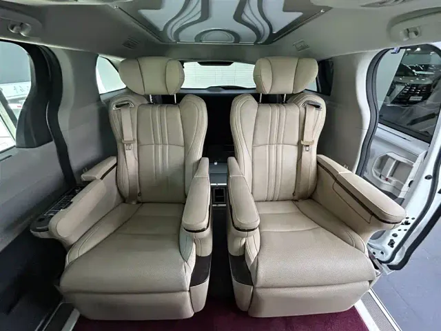 Toyota Toyota Sienna 2023 2.5L Hybrid Comfort Edition — Фото автомобиля 10