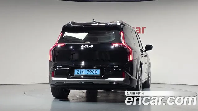 Kia EV9 — Фото автомобиля 3