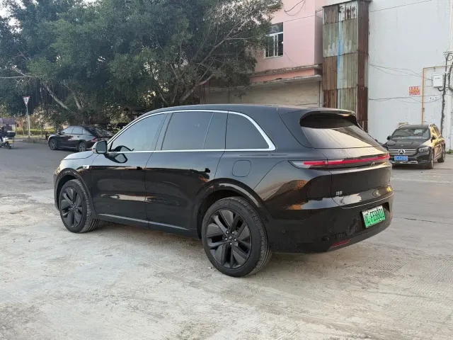 Li Auto L6 — Фото автомобиля 10