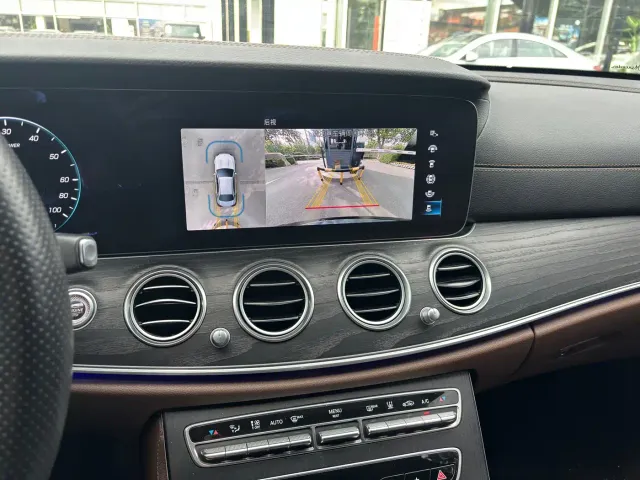 Mercedes-Benz E-Class — Фото автомобиля 14