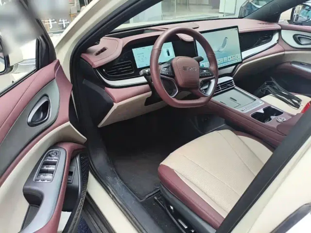 BYD Seal 07 DM-i — Фото автомобиля 15