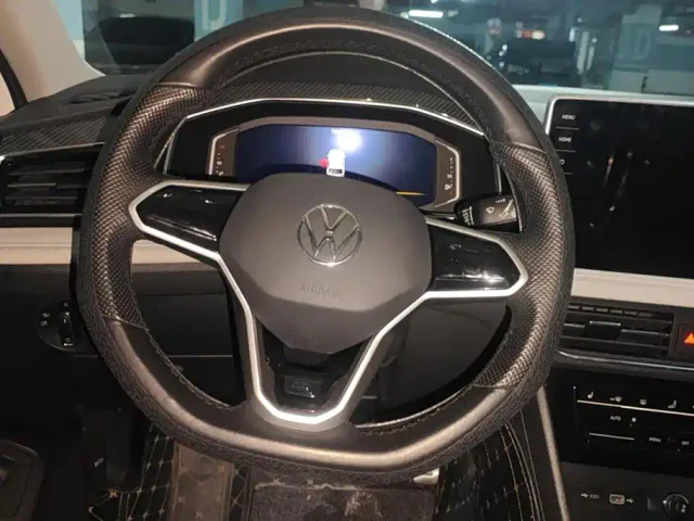 Volkswagen Tiguan L — Фото автомобиля 15