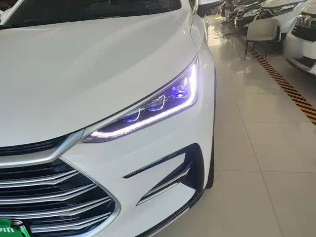 BYD Tang — Фото автомобиля 23