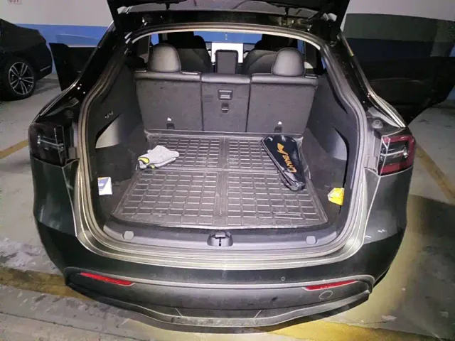 Tesla Model Y — Фото автомобиля 5