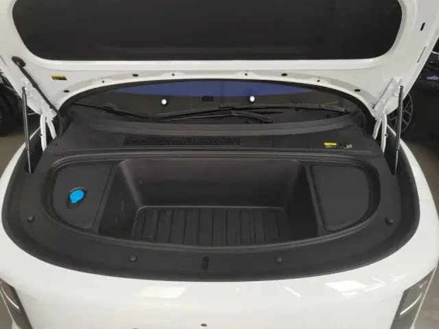 Li Auto Li Auto i6 2025 4WD Base Model — Фото автомобиля 19