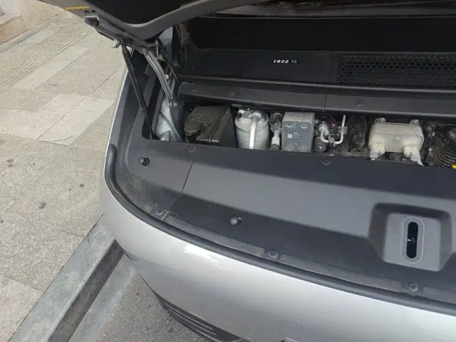 Li Auto MEGA — Фото автомобиля 20