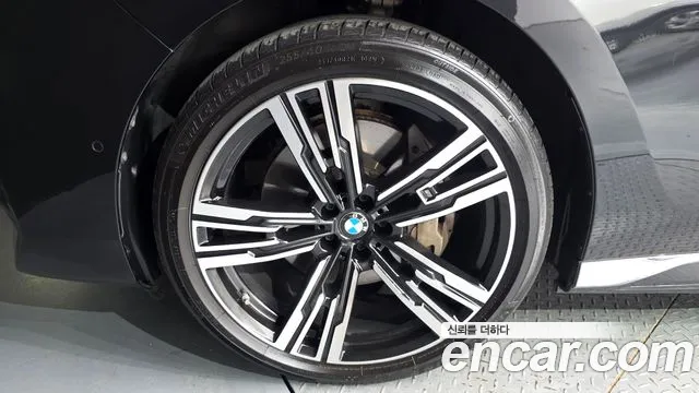 BMW i7 G70 — Фото автомобиля 5