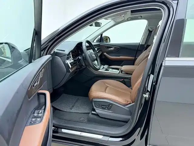 Audi Q7 — Фото автомобиля 10
