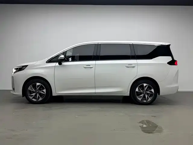 GAC Trumpchi M6 — Фото автомобиля 3