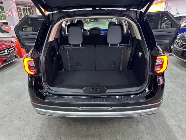 Ford Explorer — Фото автомобиля 17