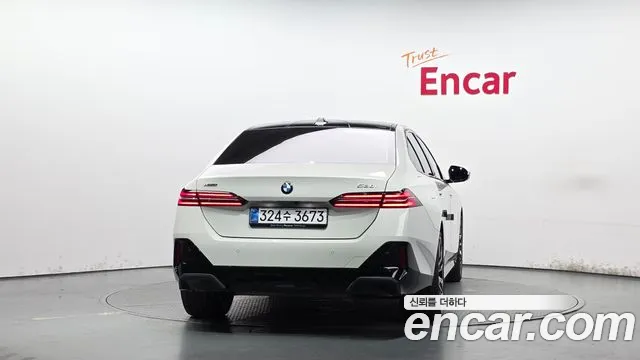 BMW 5 Series G60 — Фото автомобиля 3