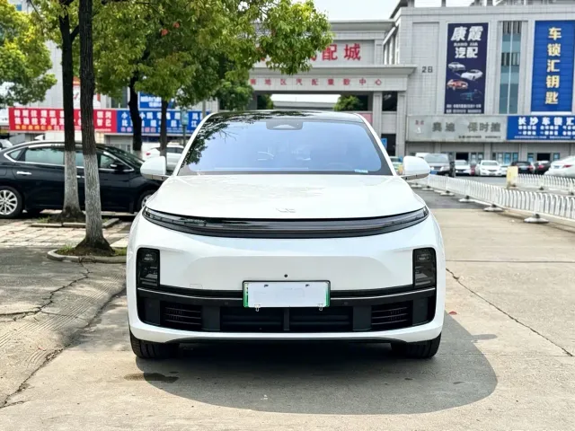 Li Auto L7 — Фото автомобиля 2