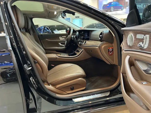 Mercedes-Benz E-Class — Фото автомобиля 12