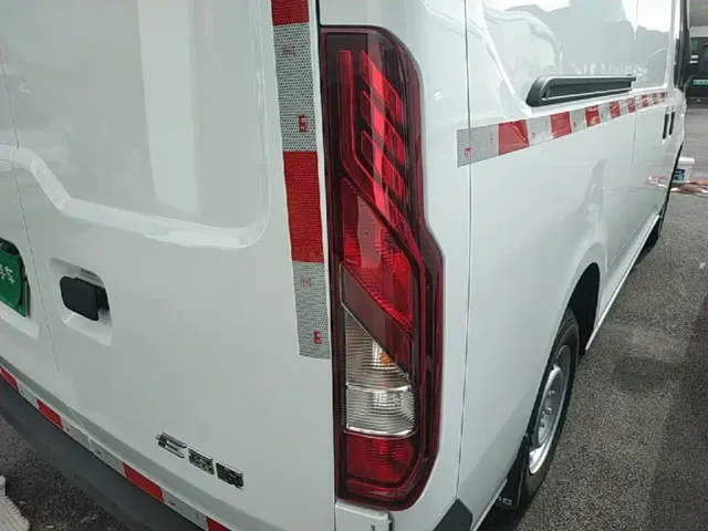 JMC E-Fushun — Фото автомобиля 7