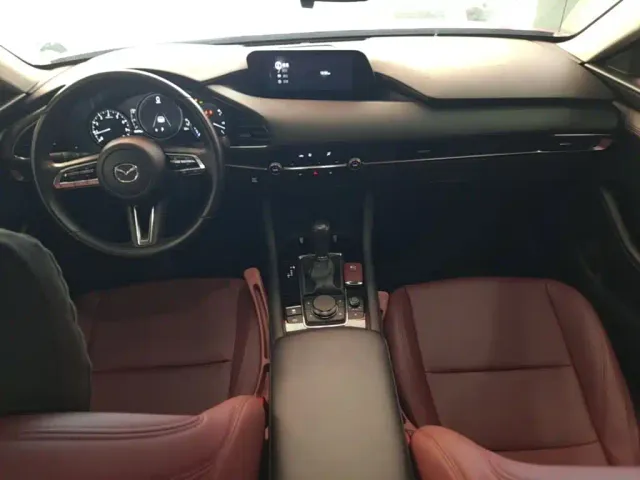Mazda Axela — Фото автомобиля 9
