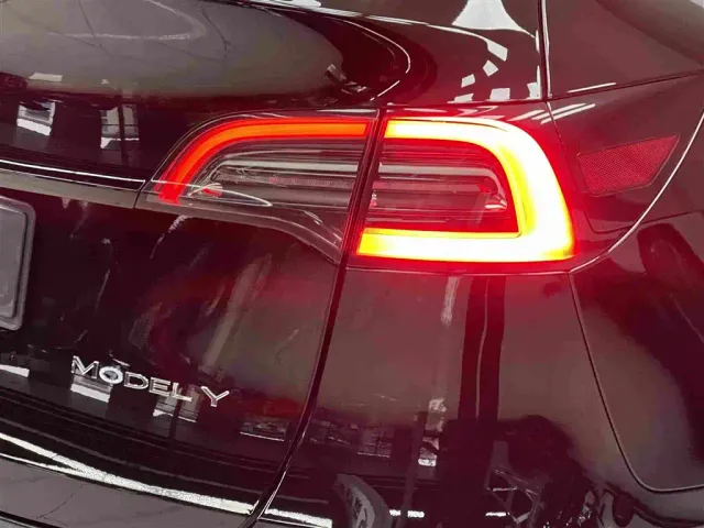Tesla Model Y — Фото автомобиля 8