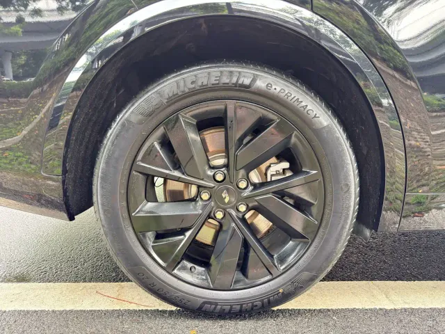 Li Auto L8 — Фото автомобиля 9