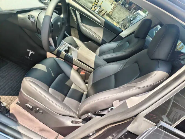 Tesla Model Y — Фото автомобиля 11