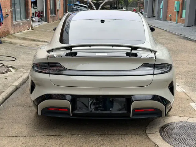 Xiaomi SU7 — Фото автомобиля 8