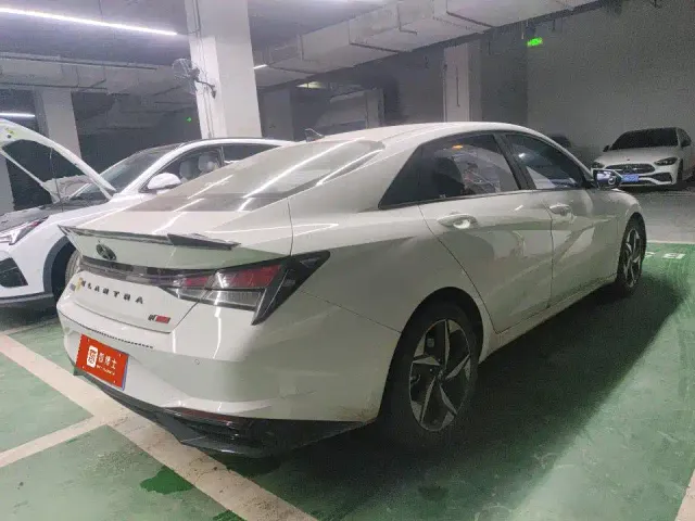 Hyundai Elantra — Фото автомобиля 4