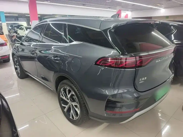 BYD Tang — Фото автомобиля 4