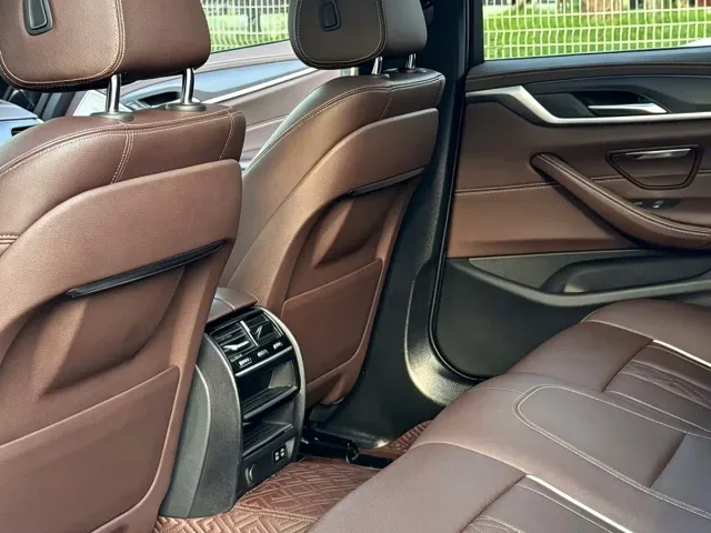 BMW 5 Series — Фото автомобиля 10
