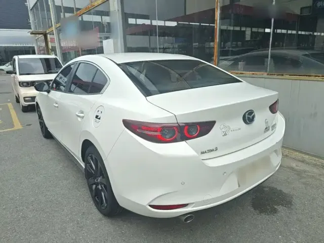 Mazda Axela — Фото автомобиля 4