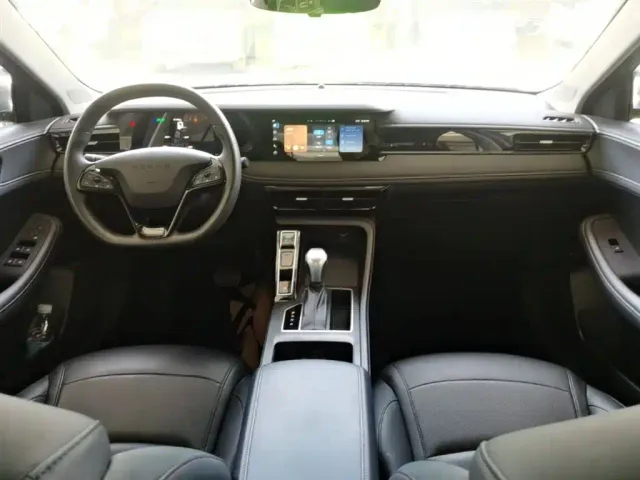 Roewe i5 — Фото автомобиля 9