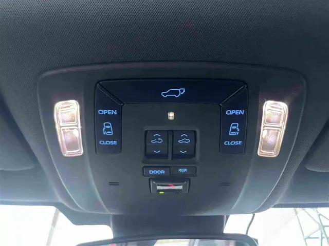 Toyota Sienna — Фото автомобиля 26